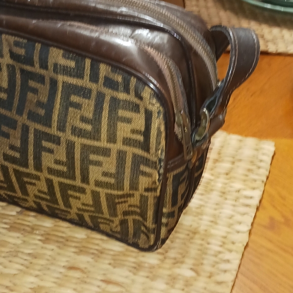 Fendi  Authentic Zucca  Vintage Canvas Shoulder Bag with COA & Dustbag - Picture 13 of 15